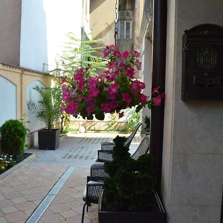 Bon Bon Hotel Sofia Exteriör bild