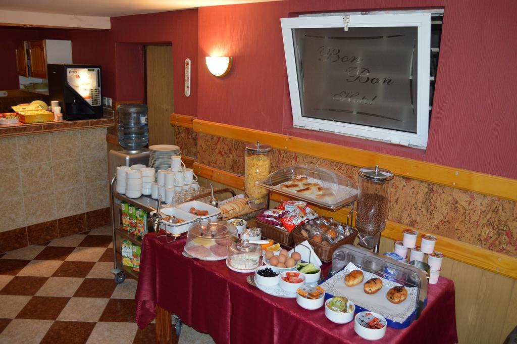 Bon Bon Hotel Sofia Exteriör bild
